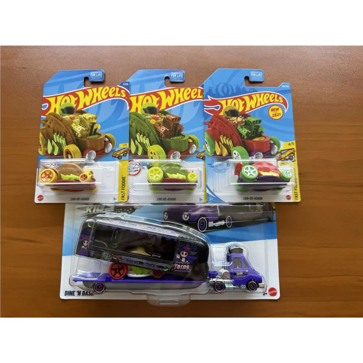 Hot Wheels Dine N Dash Taco Truck Car-de-asada Dia De Los Muertos Big Rig Set