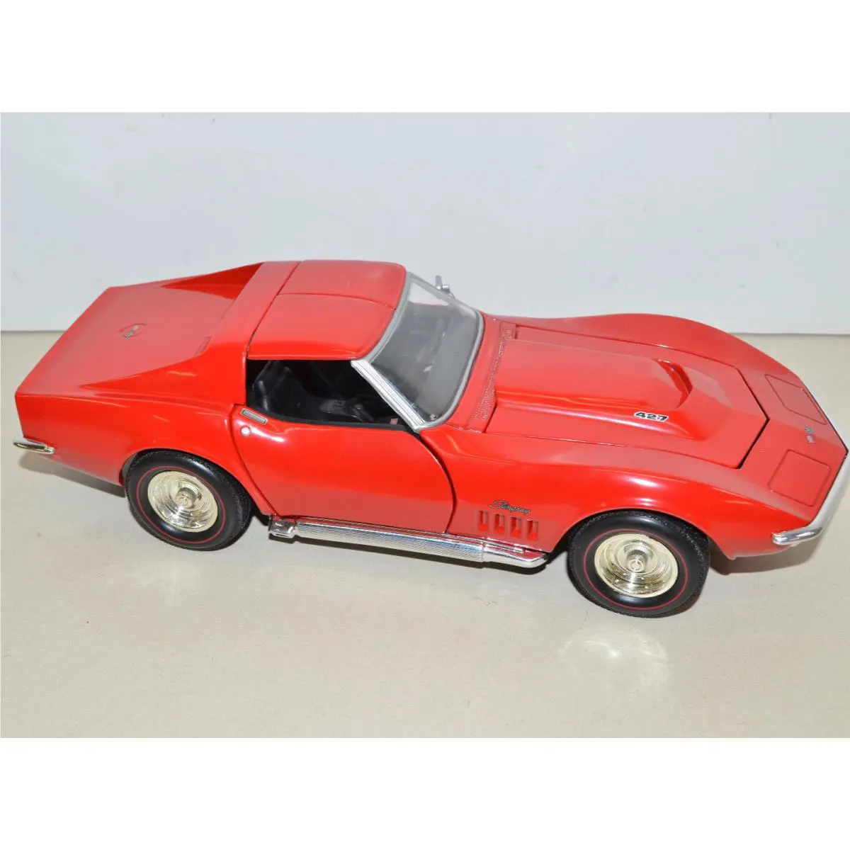 Hot Wheels 1969 Corvette Stingray 1:18 Diecast Car Collectible 2000