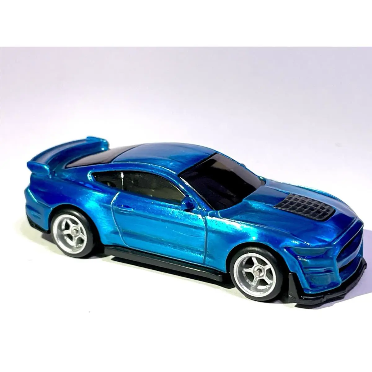 Hot Wheels Custom Made `20 Ford Mustang Shelby GT500 Spectraflame Real Riders