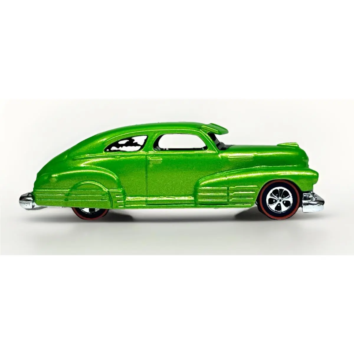 Hot Wheels Custom Made Redline Candy Apple Green ‘47 Chevy Fleetline