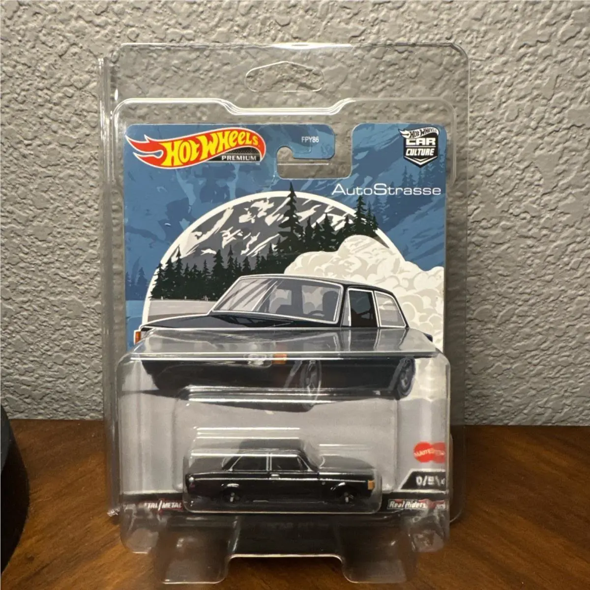 Hot Wheels Premium Car Culture Auto Strasse Chase 0/5 `73 Volvo 142 GL Blk 1:64
