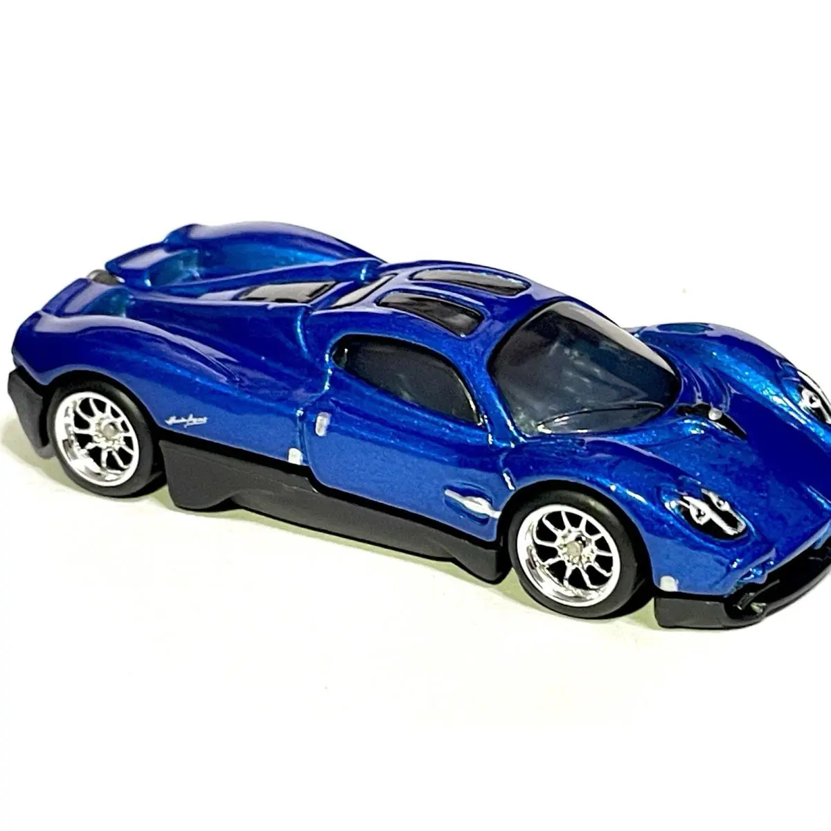 Hot Wheels Custom Made Metallic Blue Pagani Utopia Real Riders Rubber Wheels