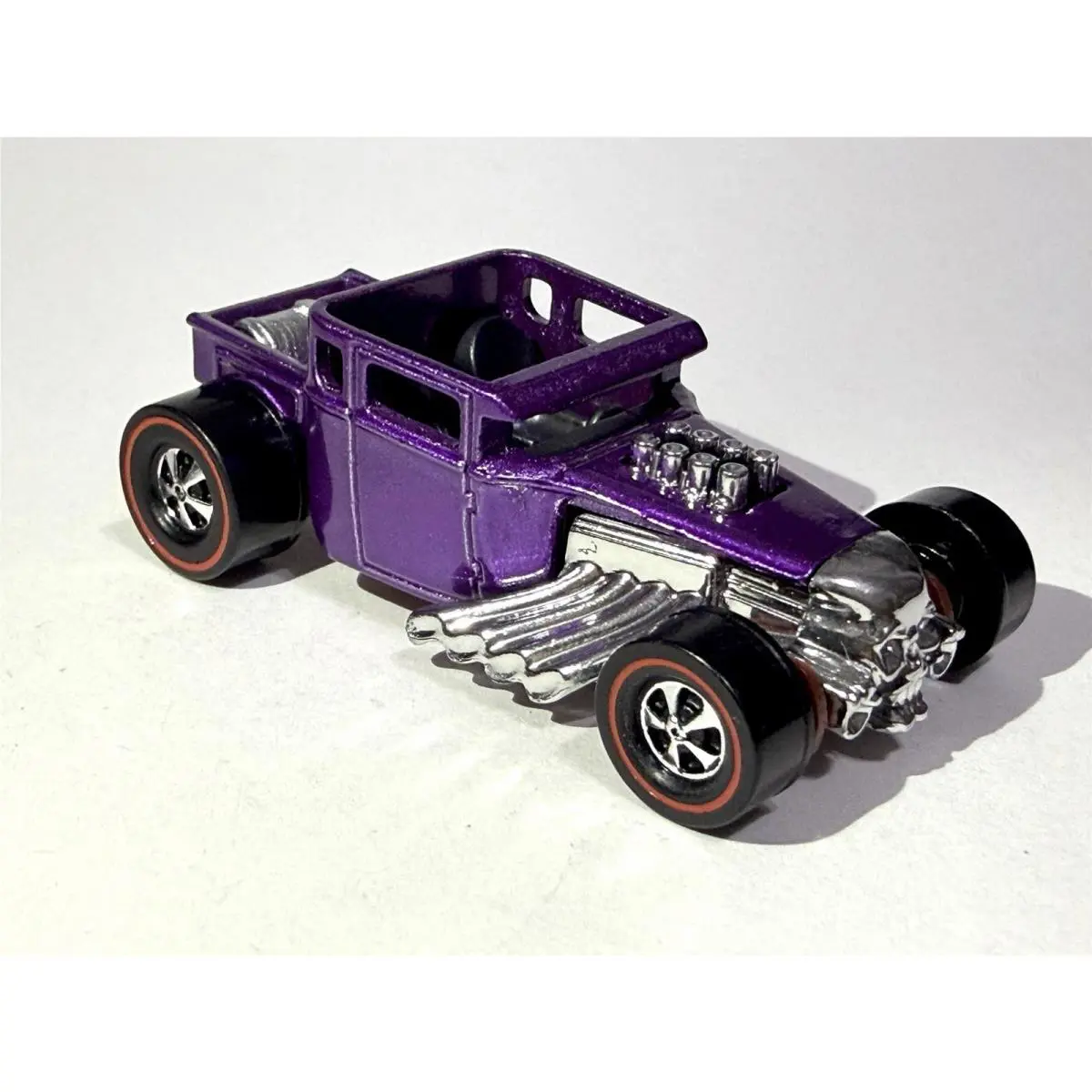 Hot Wheels Custom Made Redline Spectraflame Purple Bone Shaker 1:64