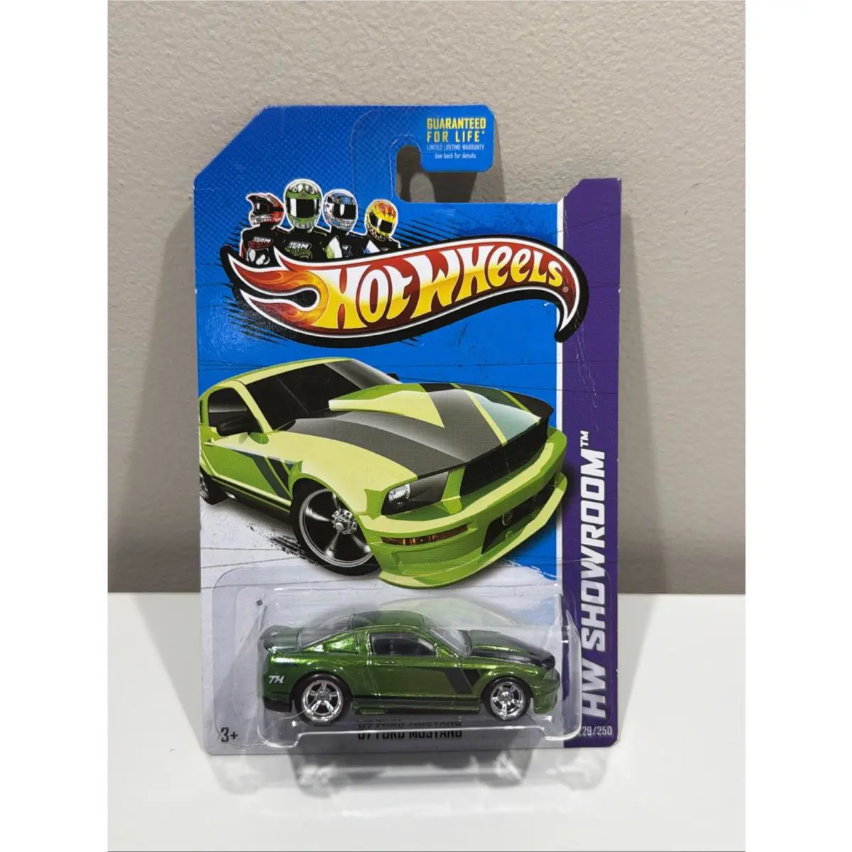 2013 Hot Wheels Super Treasure Hunt Green 07 Ford Mustang L19
