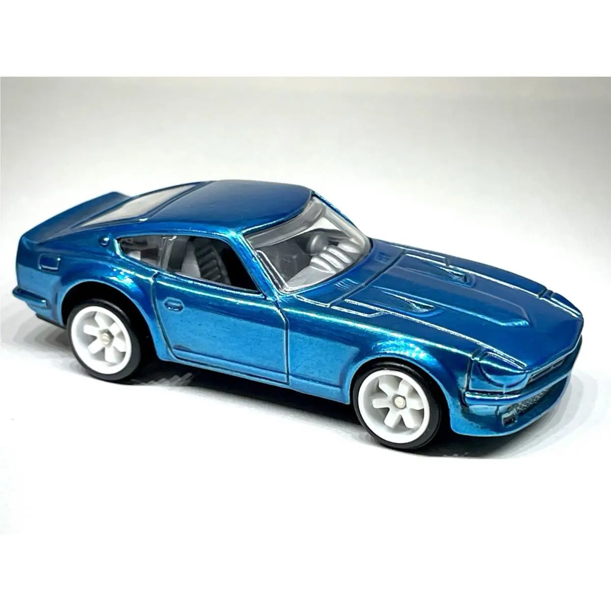 Hot Wheels “custom Made” 70`s Datsun 240Z Jdm Candy Blue