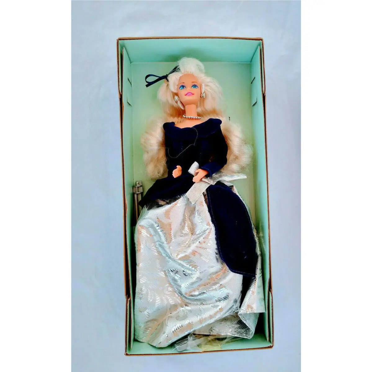 Barbie Winter Velvet Doll Avon Exclusive 1995 Special Edition