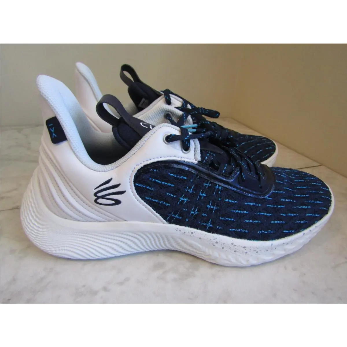 Under Armour Team Curry 9 Unisex Basketball Shoe White Size Men 10 EU 44