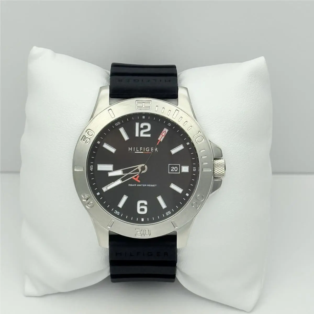 Tommy Hilfiger Ryan 1710539 Black Dial Black Silicone Strap Men`s Watch