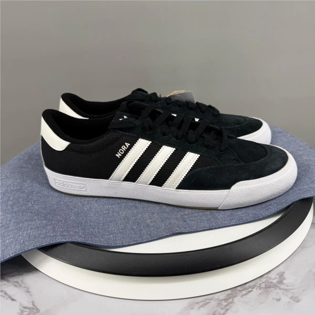 Adidas Nora Zero Spark Suede Skate Shoes Mens 11.5 Black White Low Top Sneakers