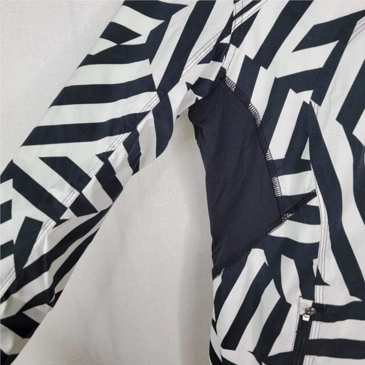 Lululemon clothing - Black 2