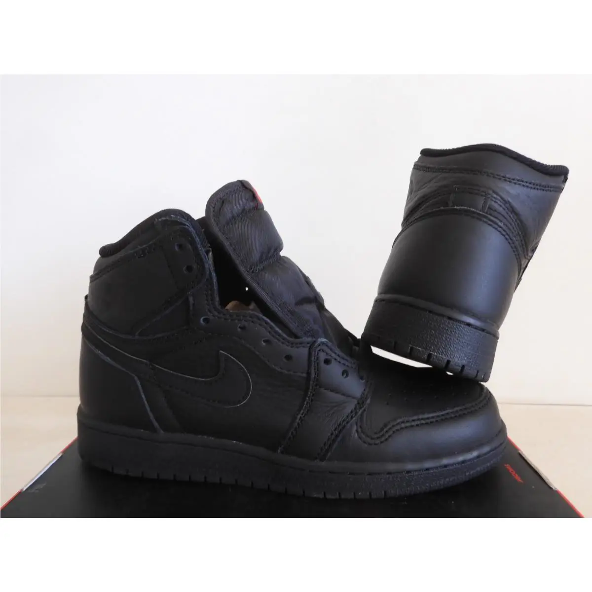 Nike shoes - Air Jordan 1 - Air - Black 1