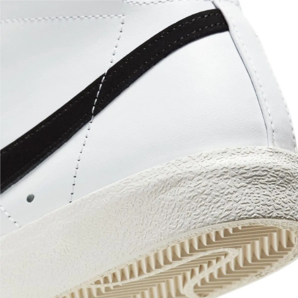 Nike shoes - White Black Sail (UPC: 194276153772) 15