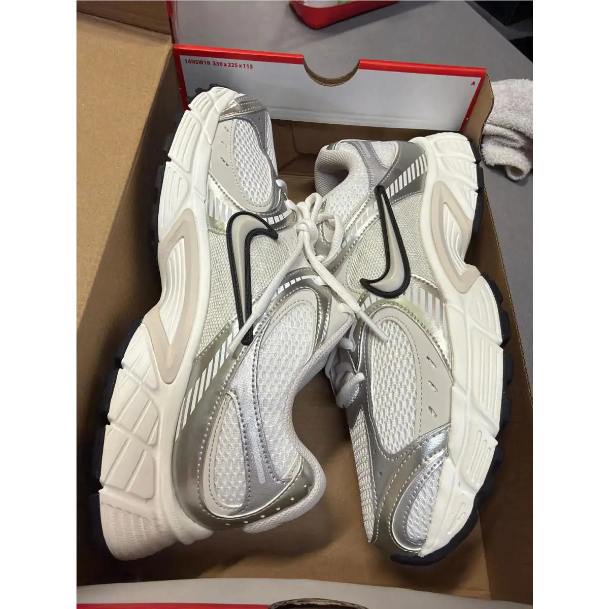 Nike V5 Rnr Sail Light Orewood Brown Women`s