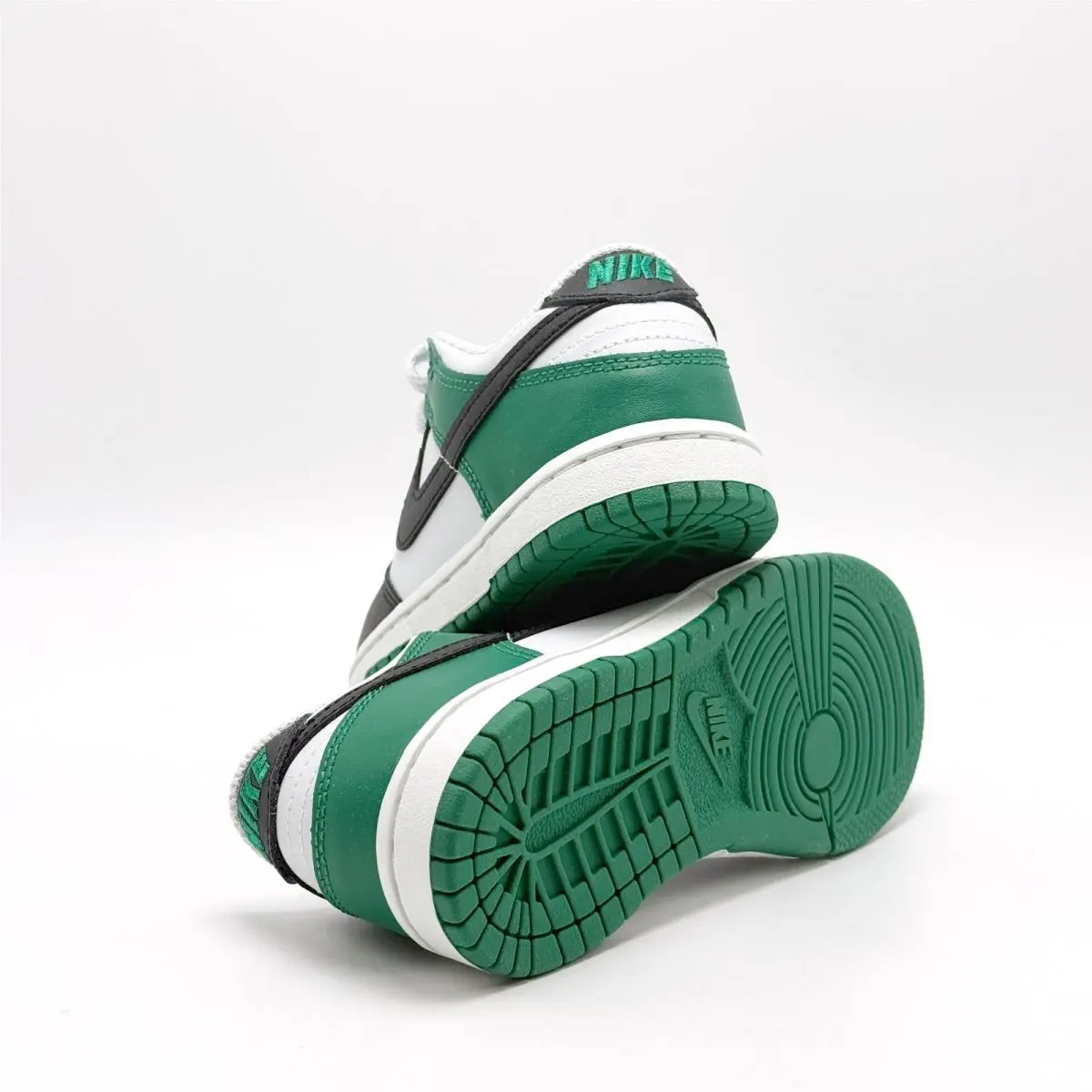 Nike shoes - White 3