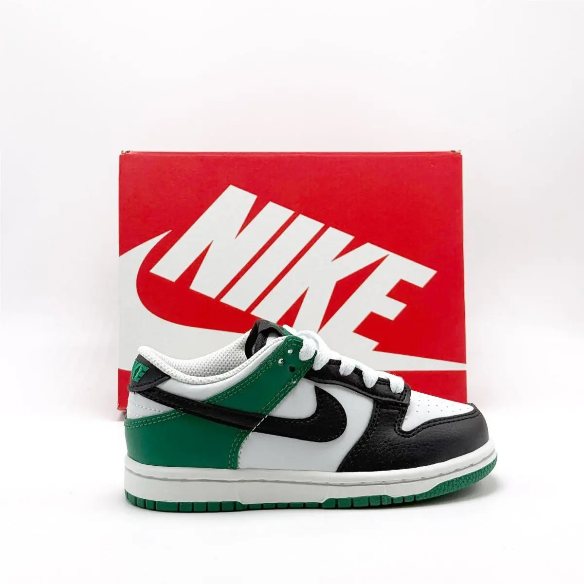 Nike shoes - White 4