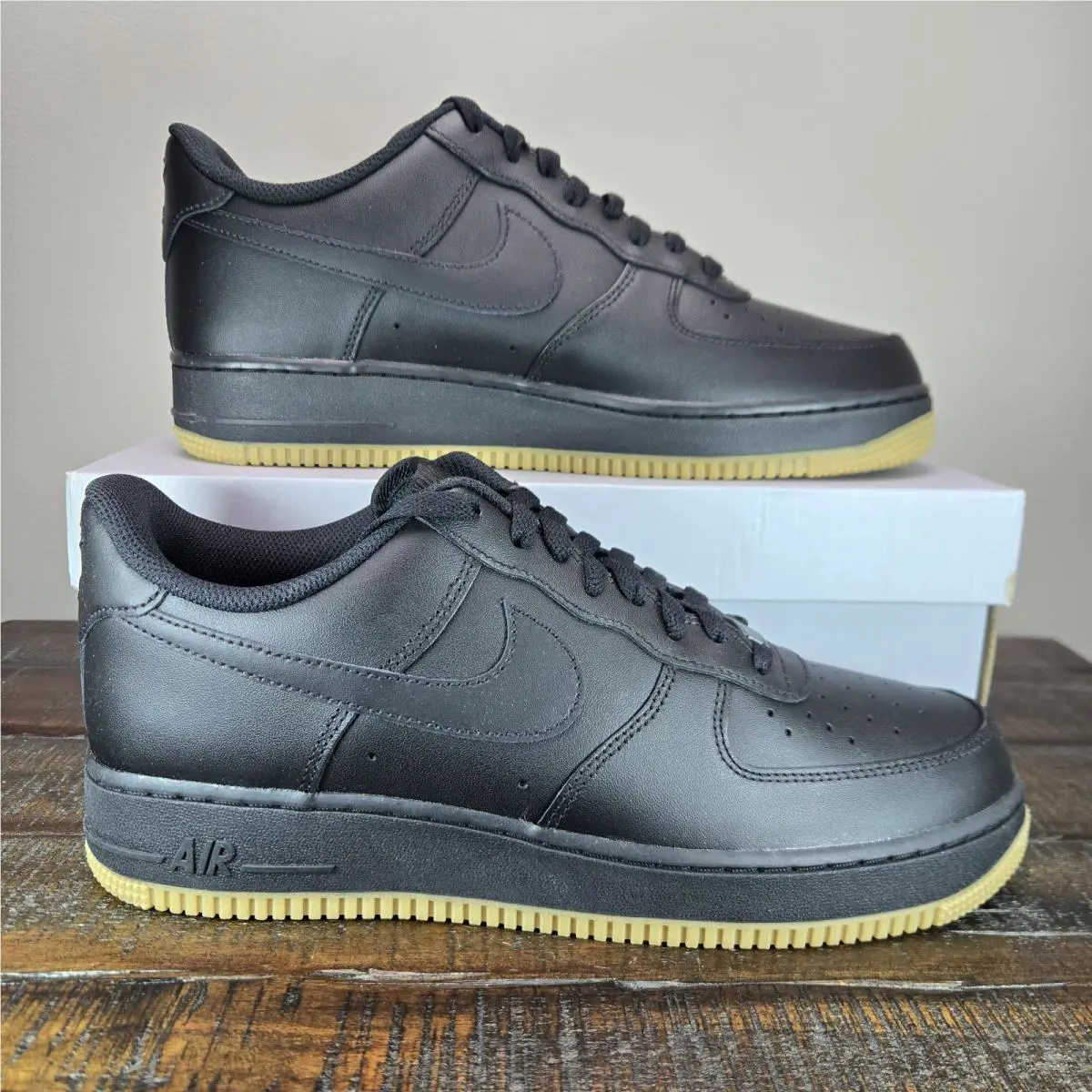 Nike Air Force 1 Low `07 Mens Size 9.5 Lifestyle Shoes Black Gum 2022 DZ4404-001