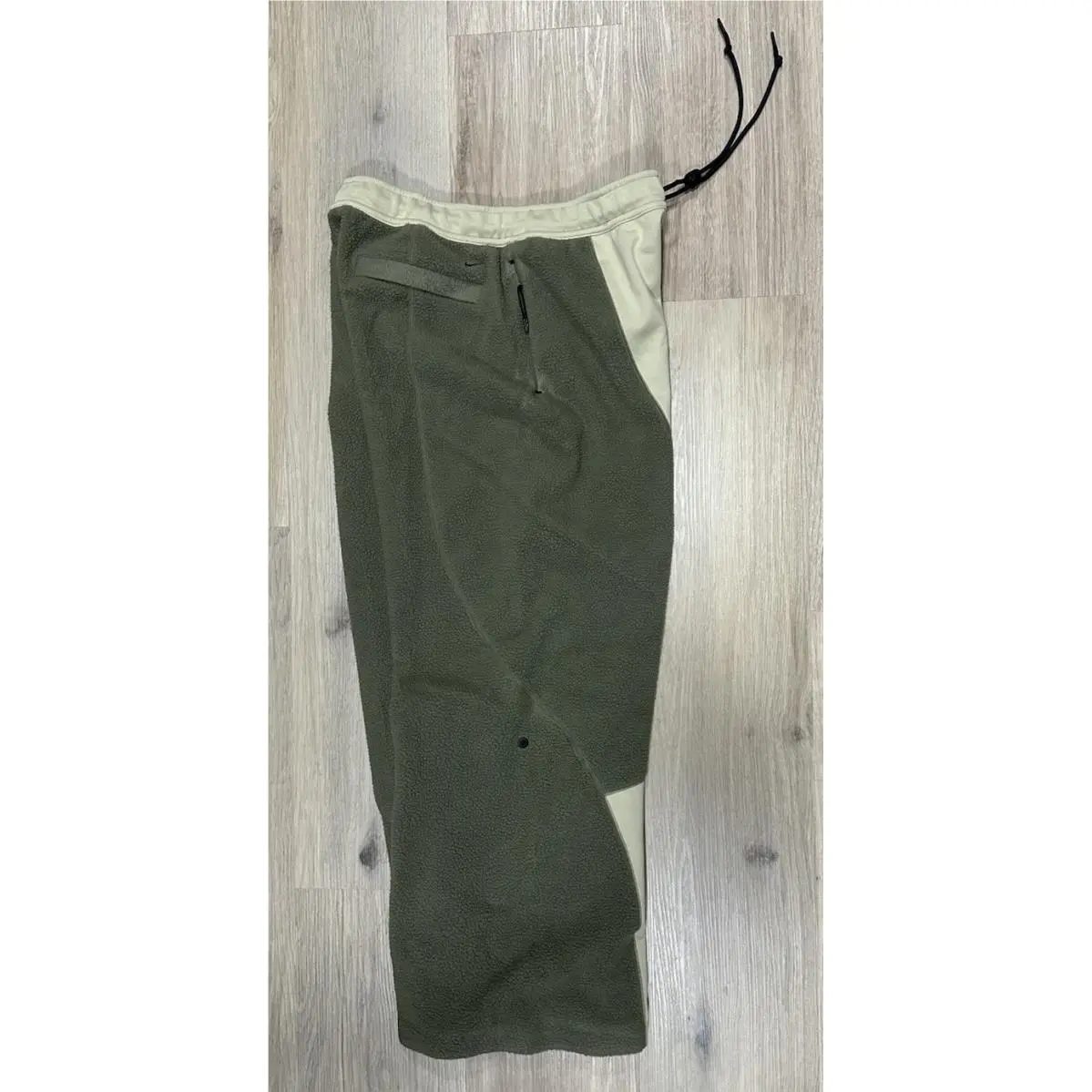 Nike clothing - IB3365 - IB3365 - Desert Khaki/Medium Olive/Black 1