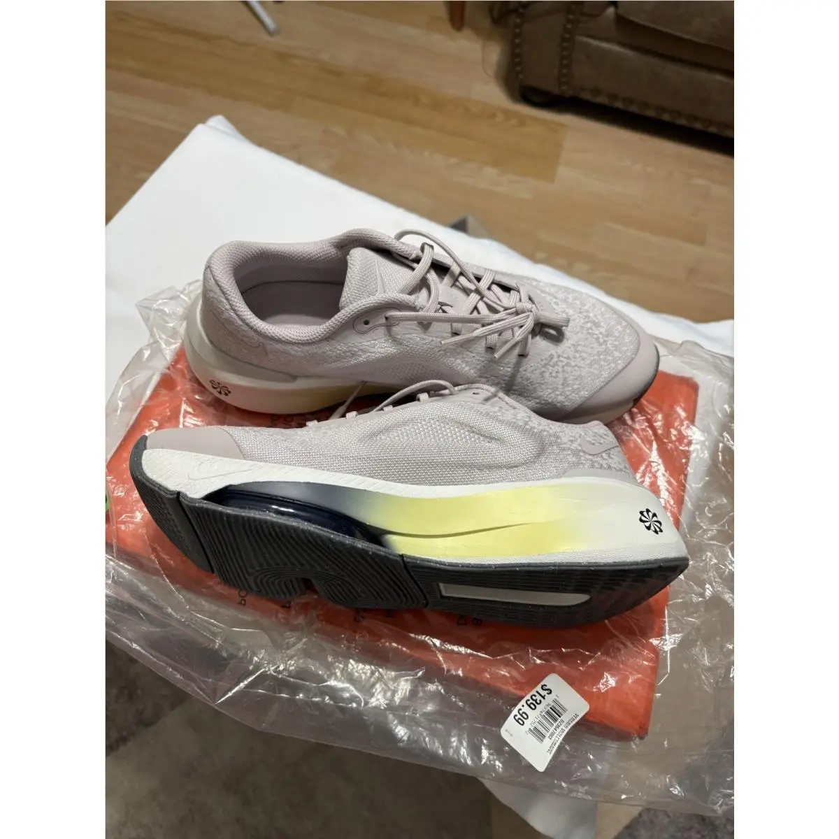 Nike Women`s Versair Fitness Training Shoes Sz 9.5 DZ3547-003 Beautiful Nwb - platinum violet / smokey mauve / soft yellow / platinum violet