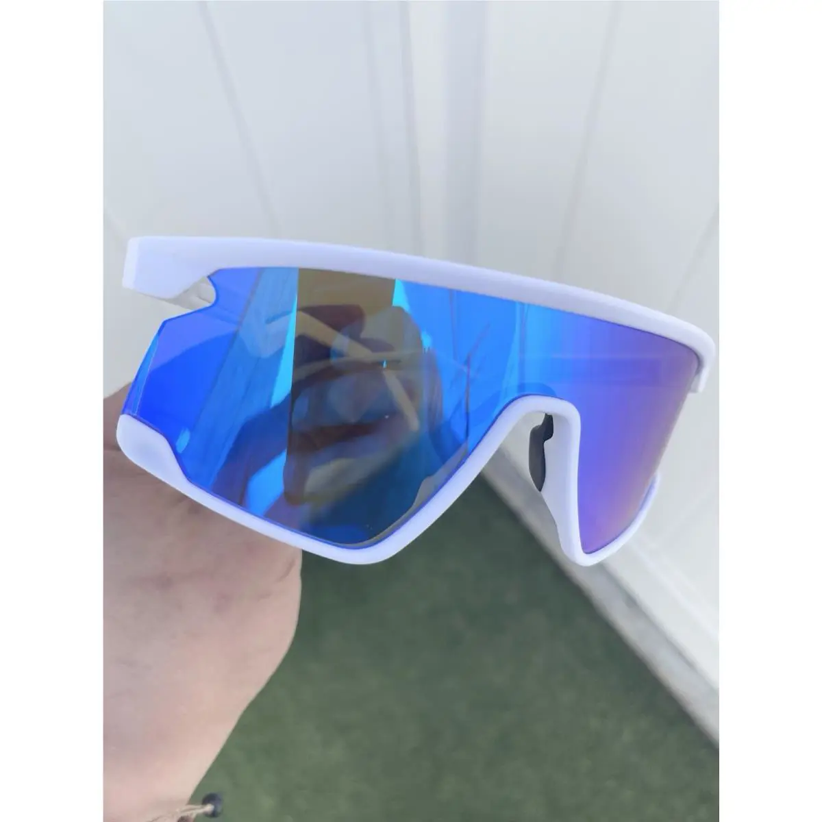 Bxtr OO9280 9280 139 White Deep Blue Prizm Case Included by Oakley