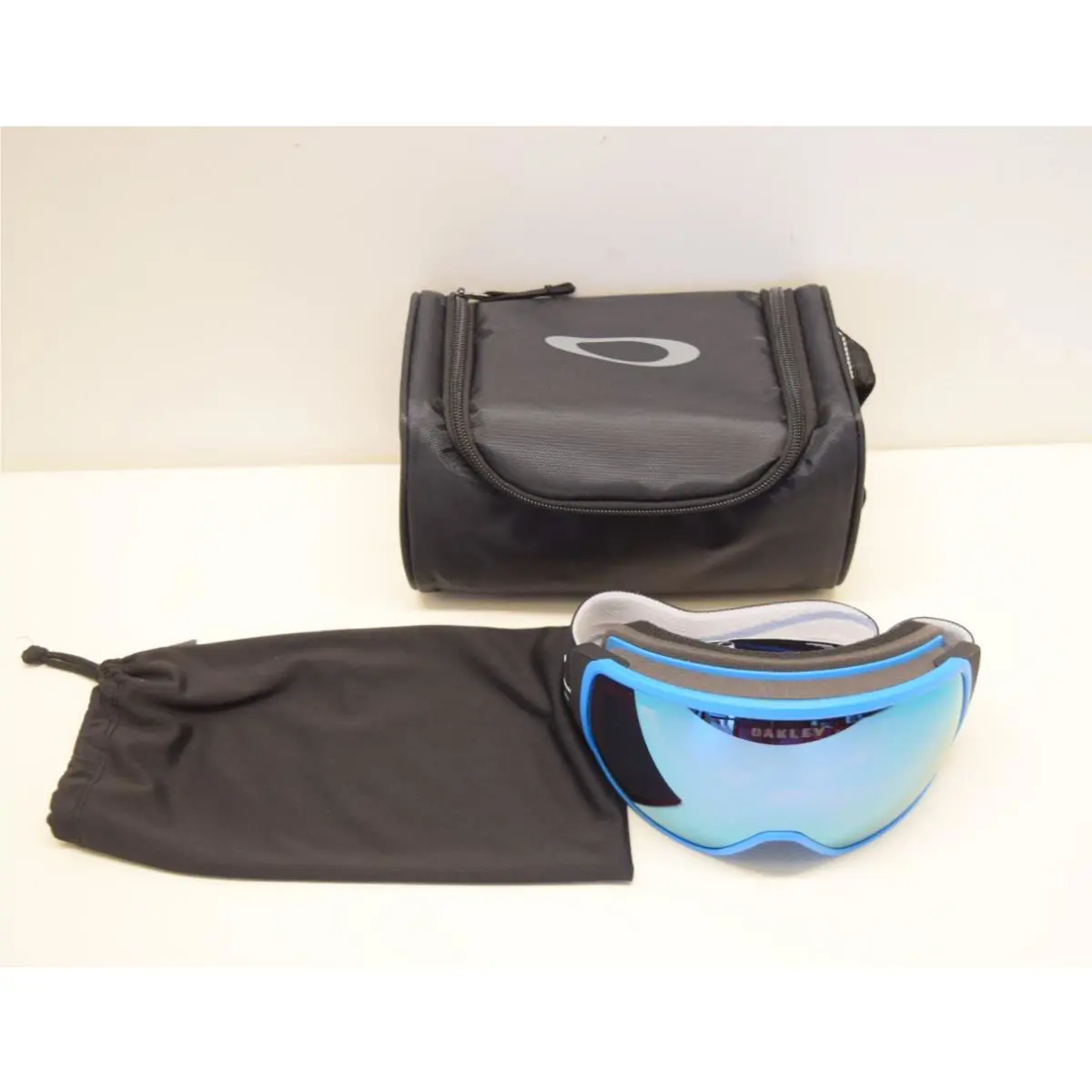 Flight Tracker Large Black Bolt w Prizm Saphire Snow Goggle / Blue by Oakley