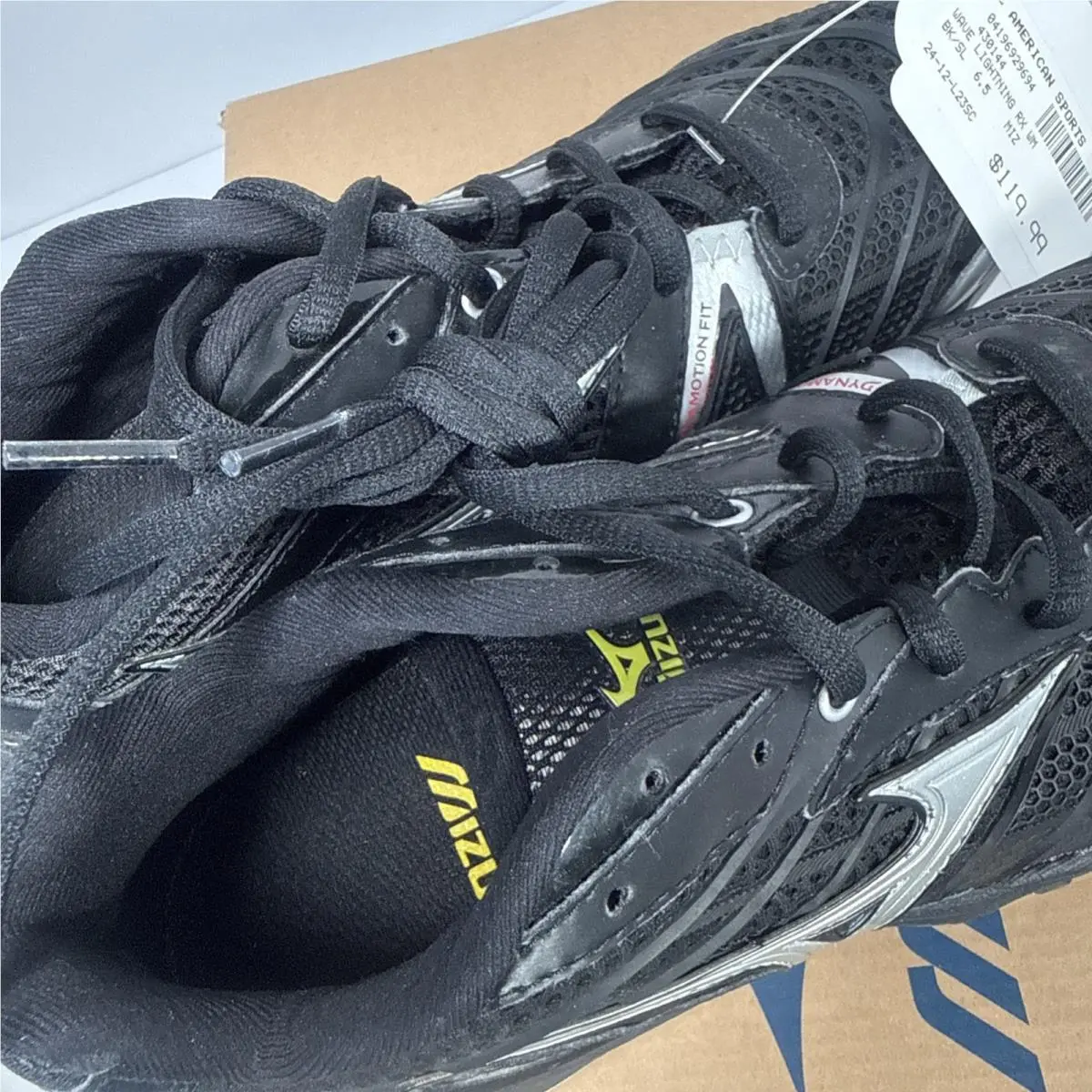 Mizuno shoes - Wave Momentum 2 - Wave Momentum - 9KV18009 - White 3