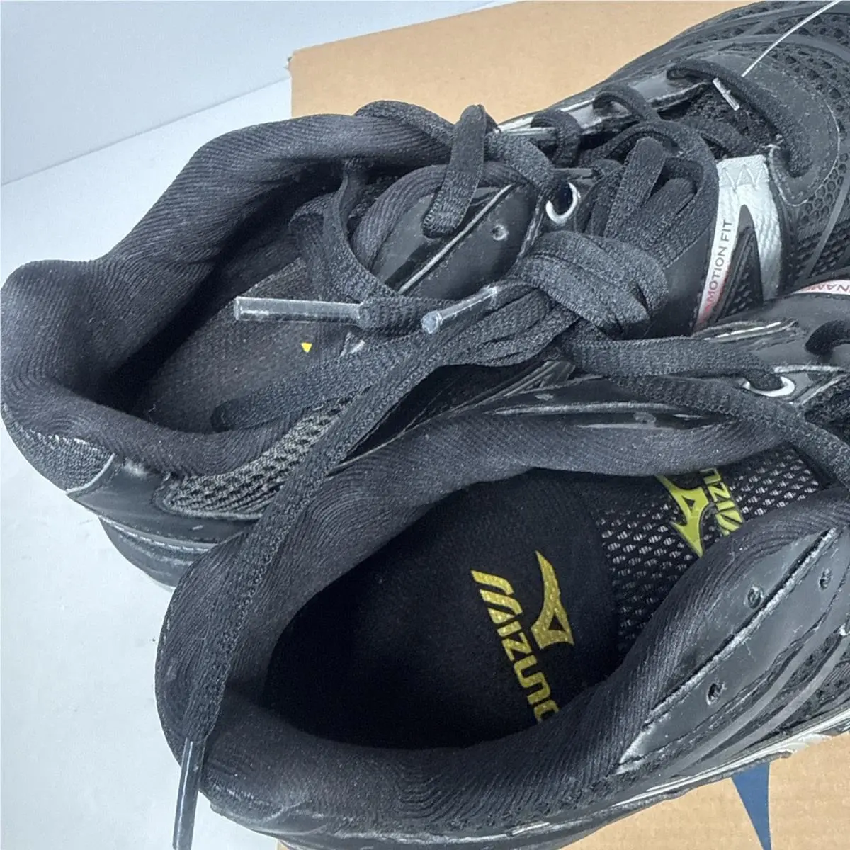 Mizuno shoes - Wave Momentum 2 - Wave Momentum - 9KV18009 - White 4