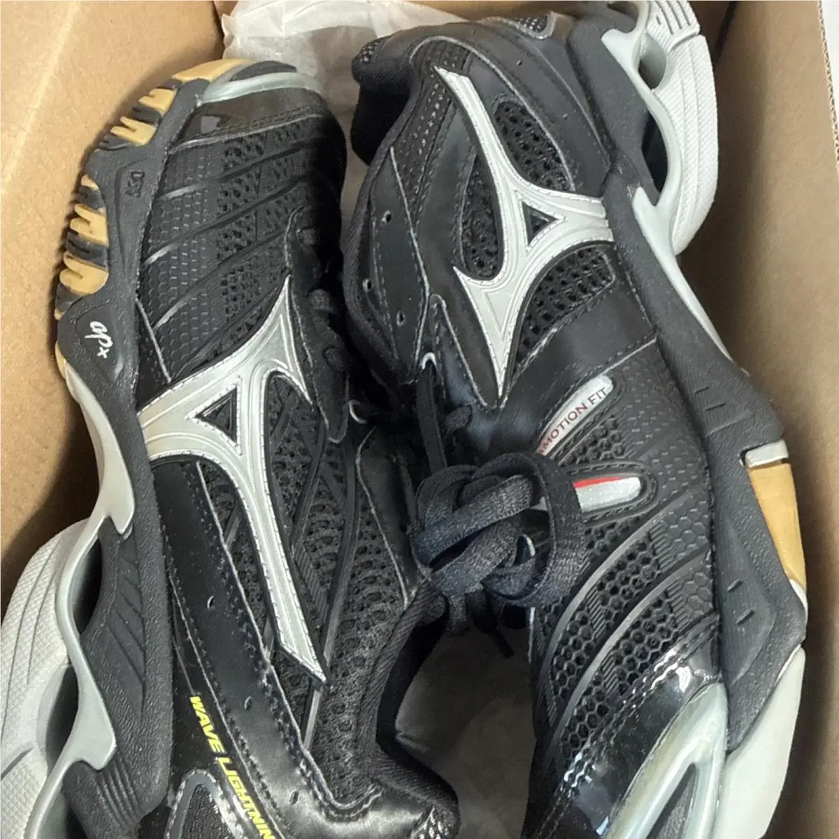 Mizuno shoes - Wave Momentum 2 - Wave Momentum - 9KV18009 - White 8