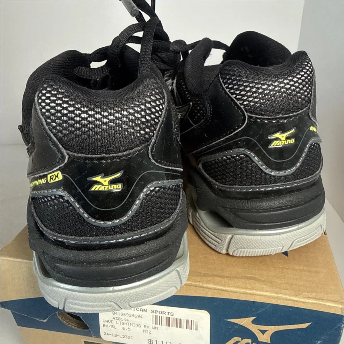 Mizuno shoes - Wave Momentum 2 - Wave Momentum - 9KV18009 - White 5