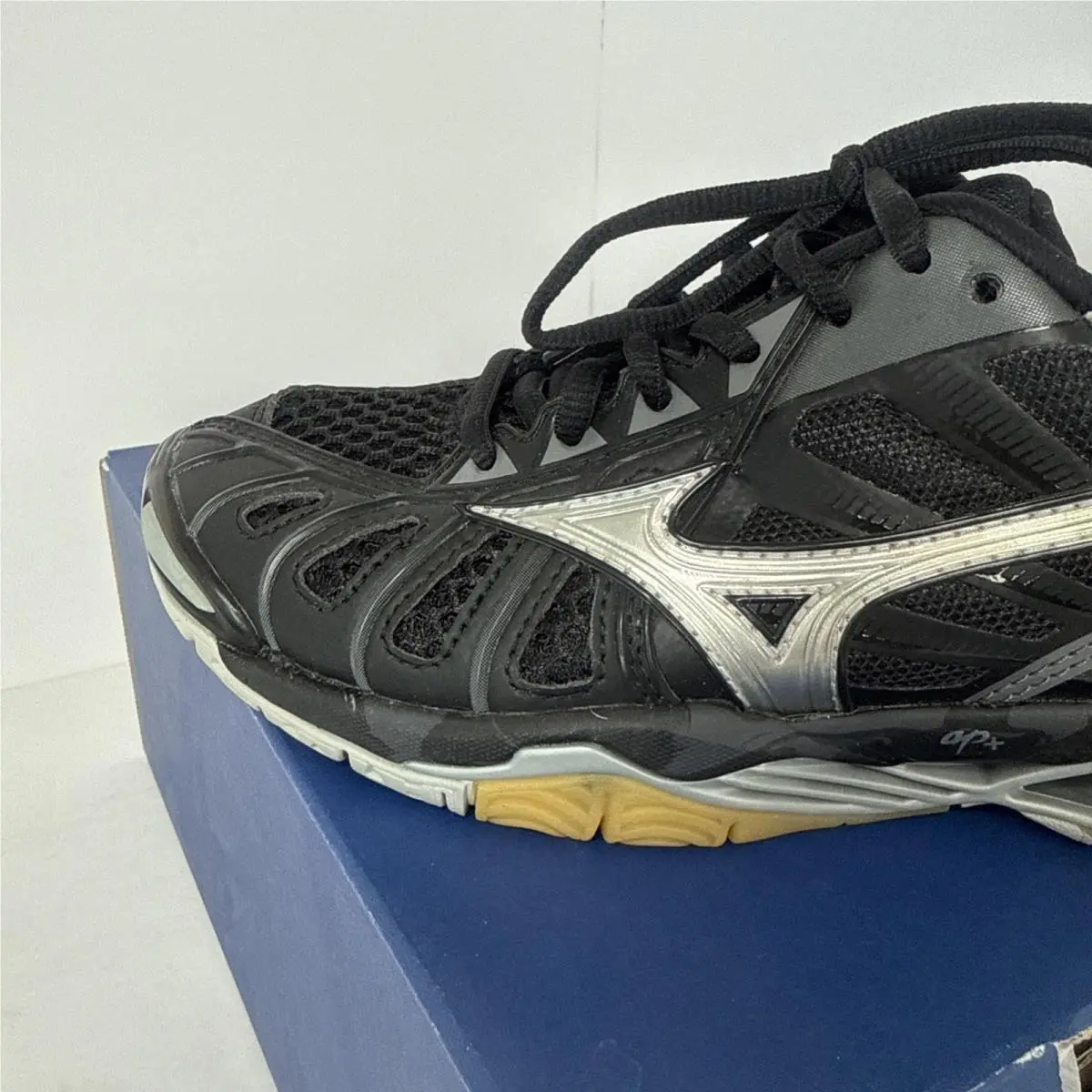 Mizuno shoes - Wave Momentum 2 - Wave Momentum - V1GC16203 - Black 1