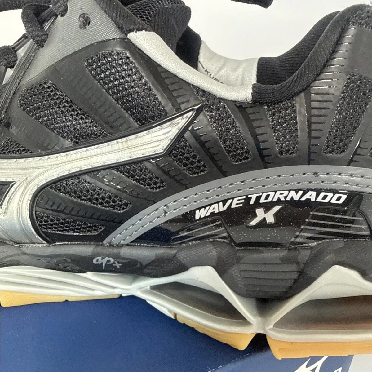 Mizuno shoes - Wave Momentum 2 - Wave Momentum - V1GC16203 - Black 2