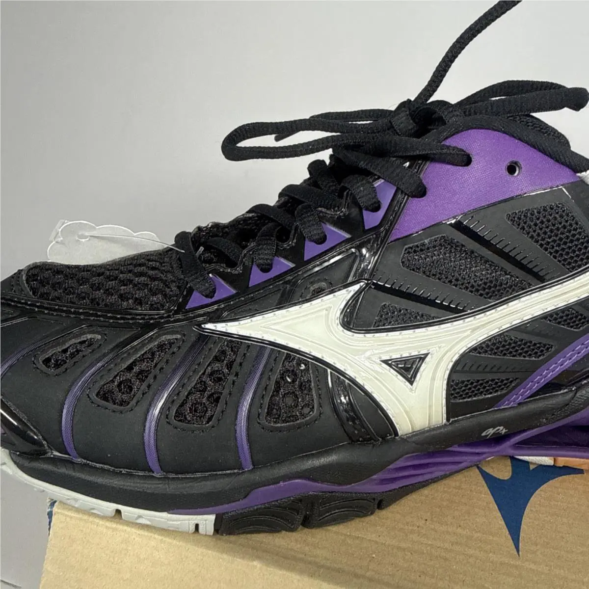 Mizuno shoes - Wave Momentum 2 - Wave Momentum - V1GC161267 - Black 1