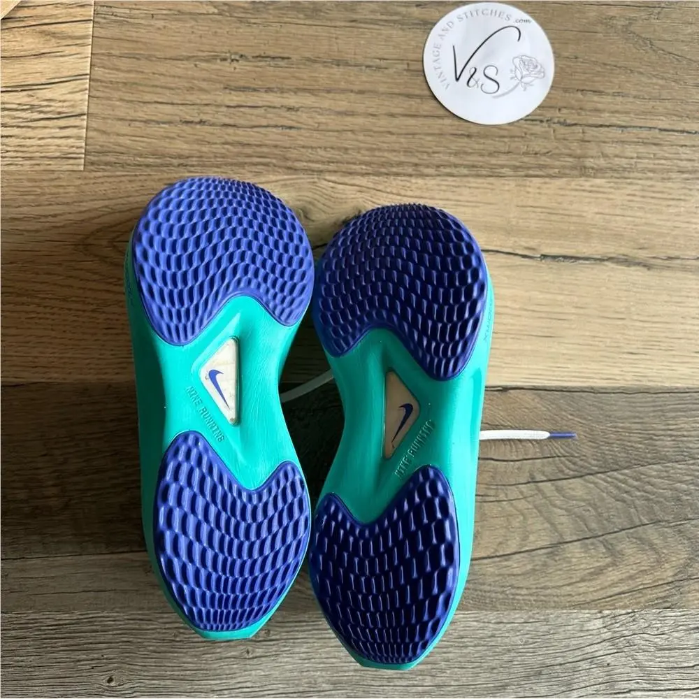 Nike shoes - White 2