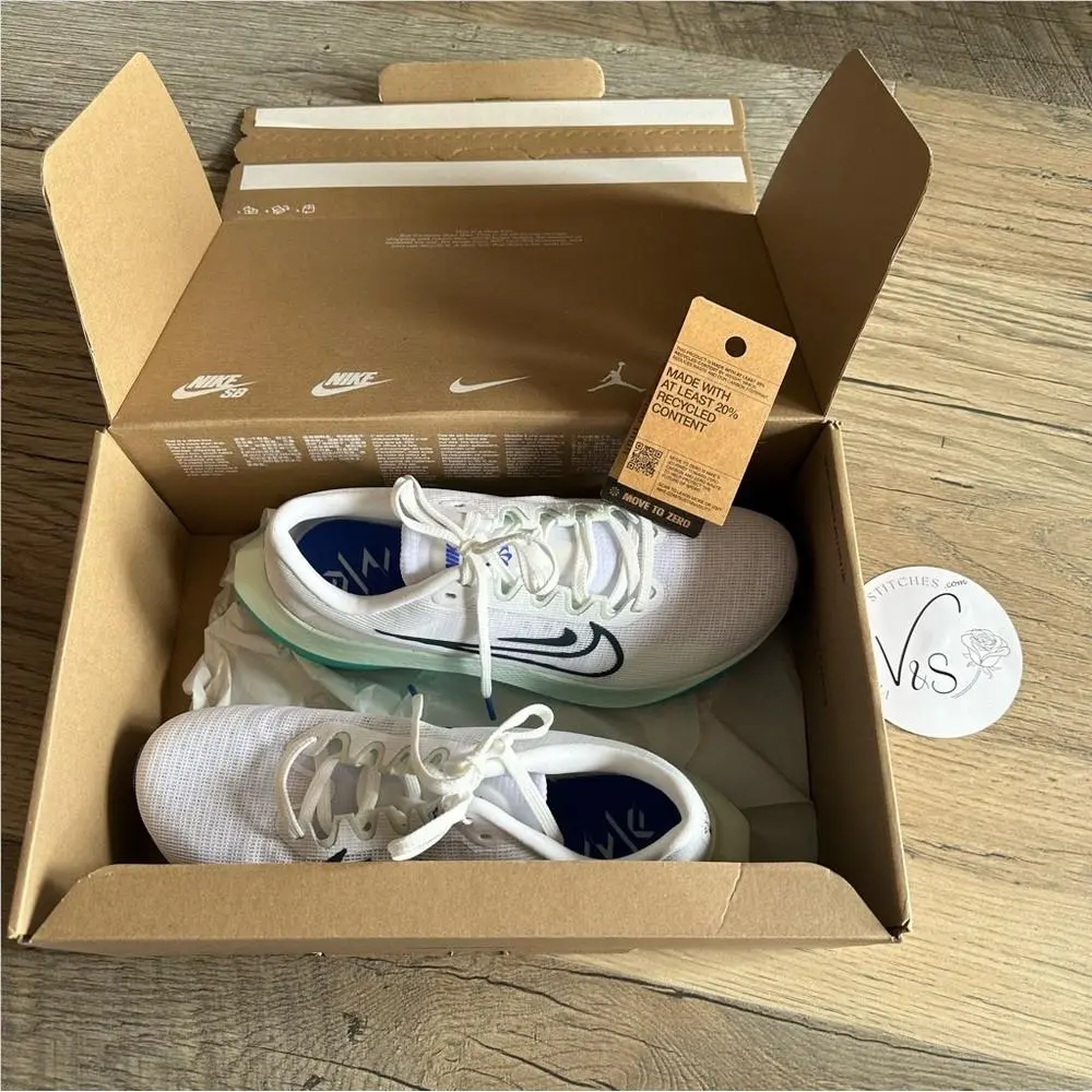 Nike shoes - White 3