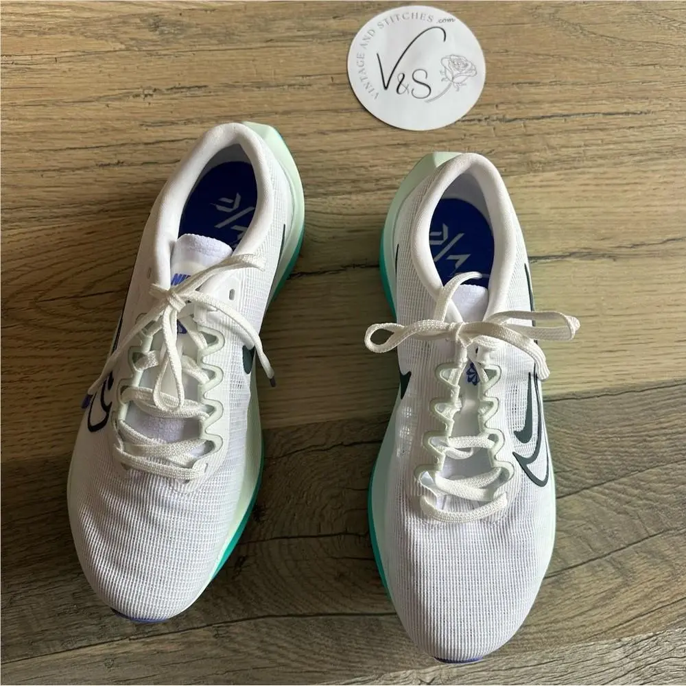 Nike shoes - White 4