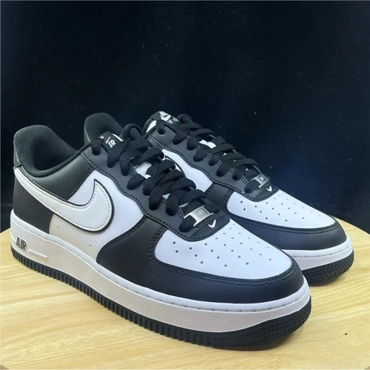 Nike shoes - Black 2