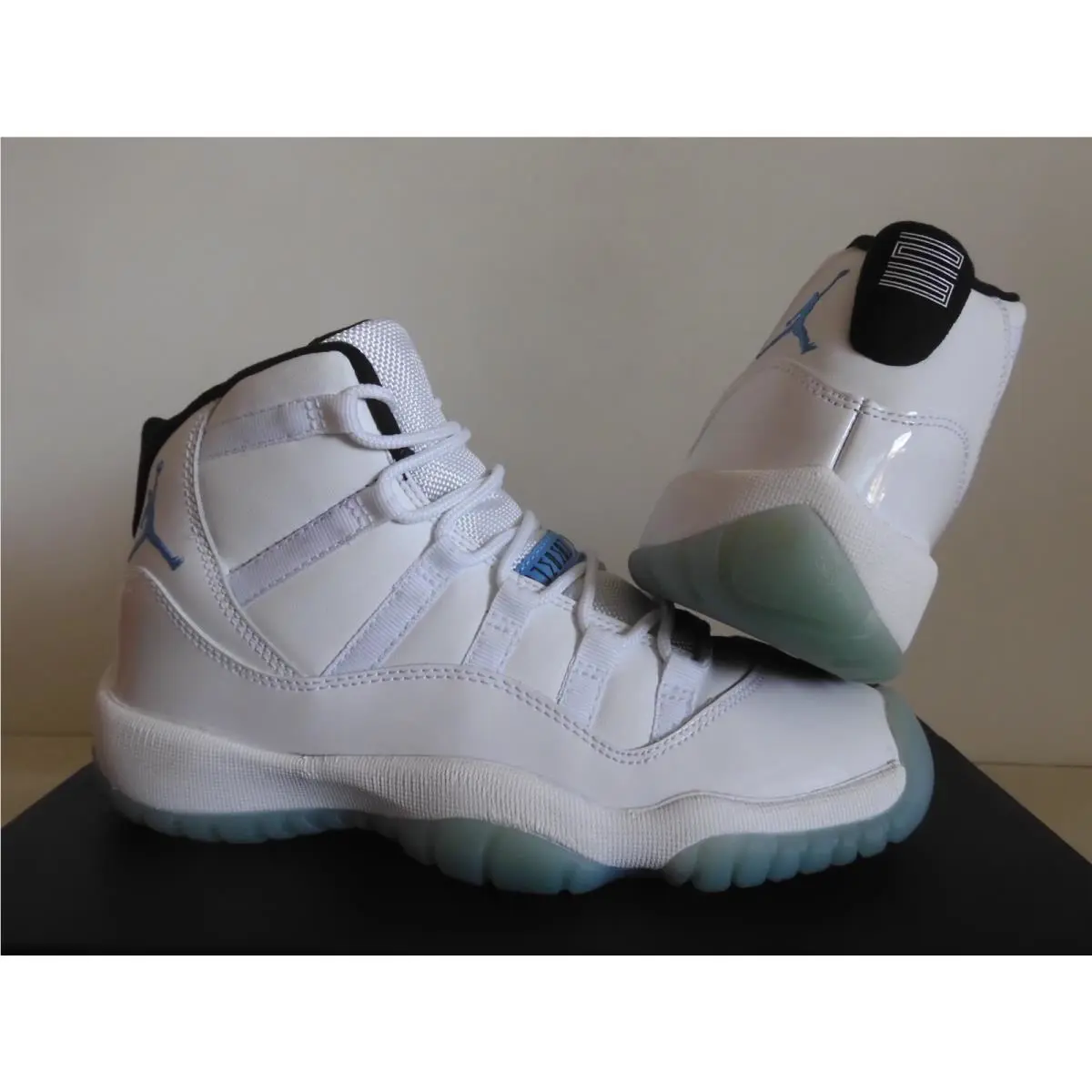 Nike shoes - Air Jordan 11 - Air - White (UPC: 823233979338) 1