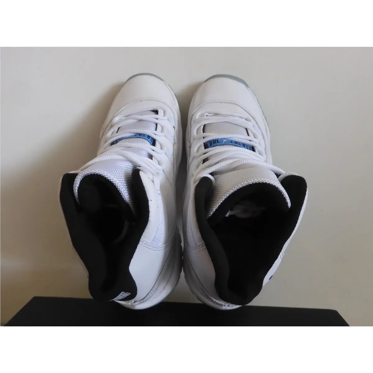 Nike shoes - Air Jordan 11 - Air - White (UPC: 823233979338) 4