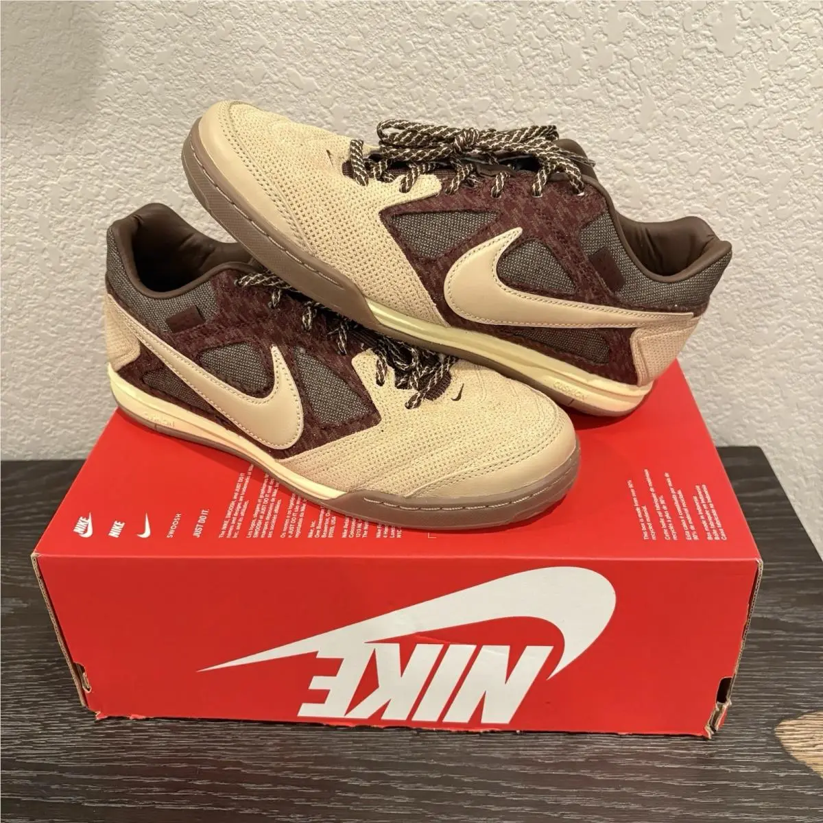 Men`s Size 8.5 Nike Cato IC Indoor Soccer Shoes Sports Sneakers IB6650-200