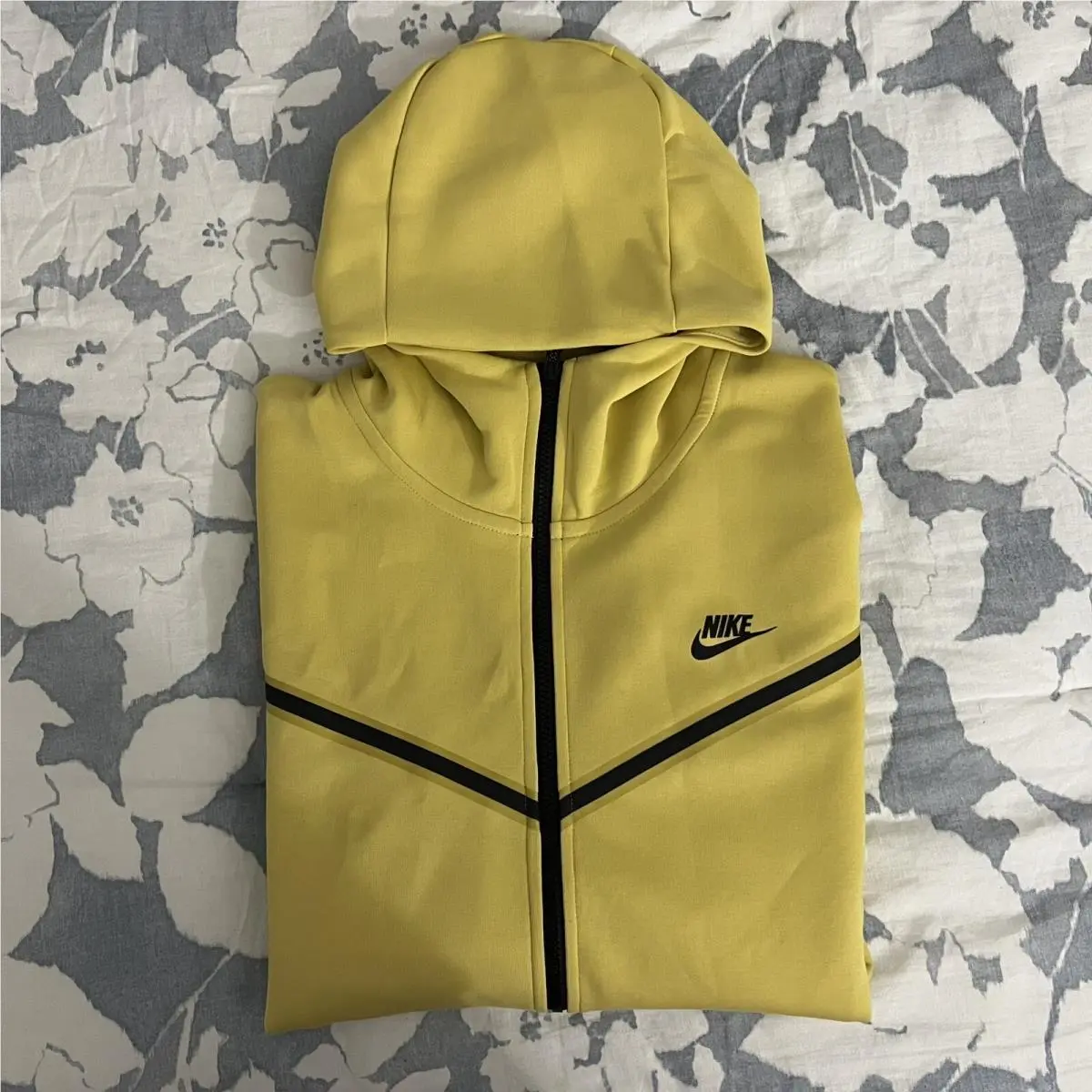 Nike clothing - Yellow 1