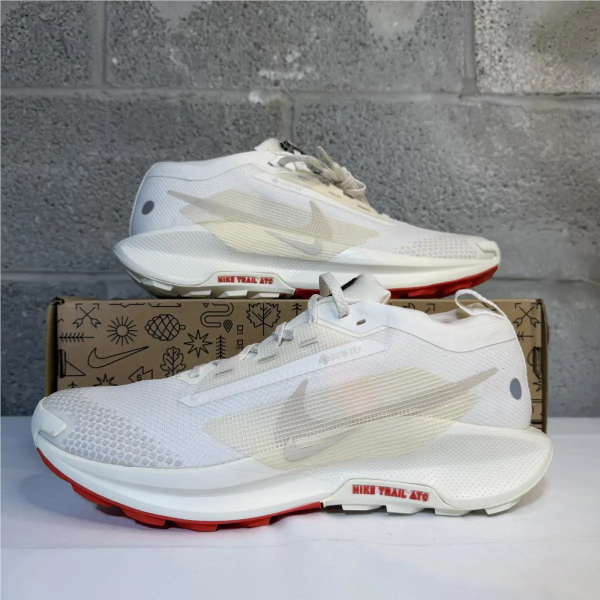 Nike Pegasus Trail 5 Gtx Men`s Size 10.5 Color Sail/lt Orewood Brn