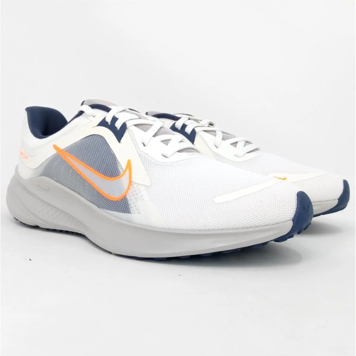 Nike Men`s Quest 5 Running Sneakers Size 8.5 US