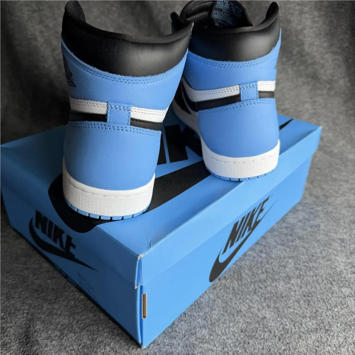 Nike shoes - Nike Air Jordan 1 Retro High OG - Blue 2