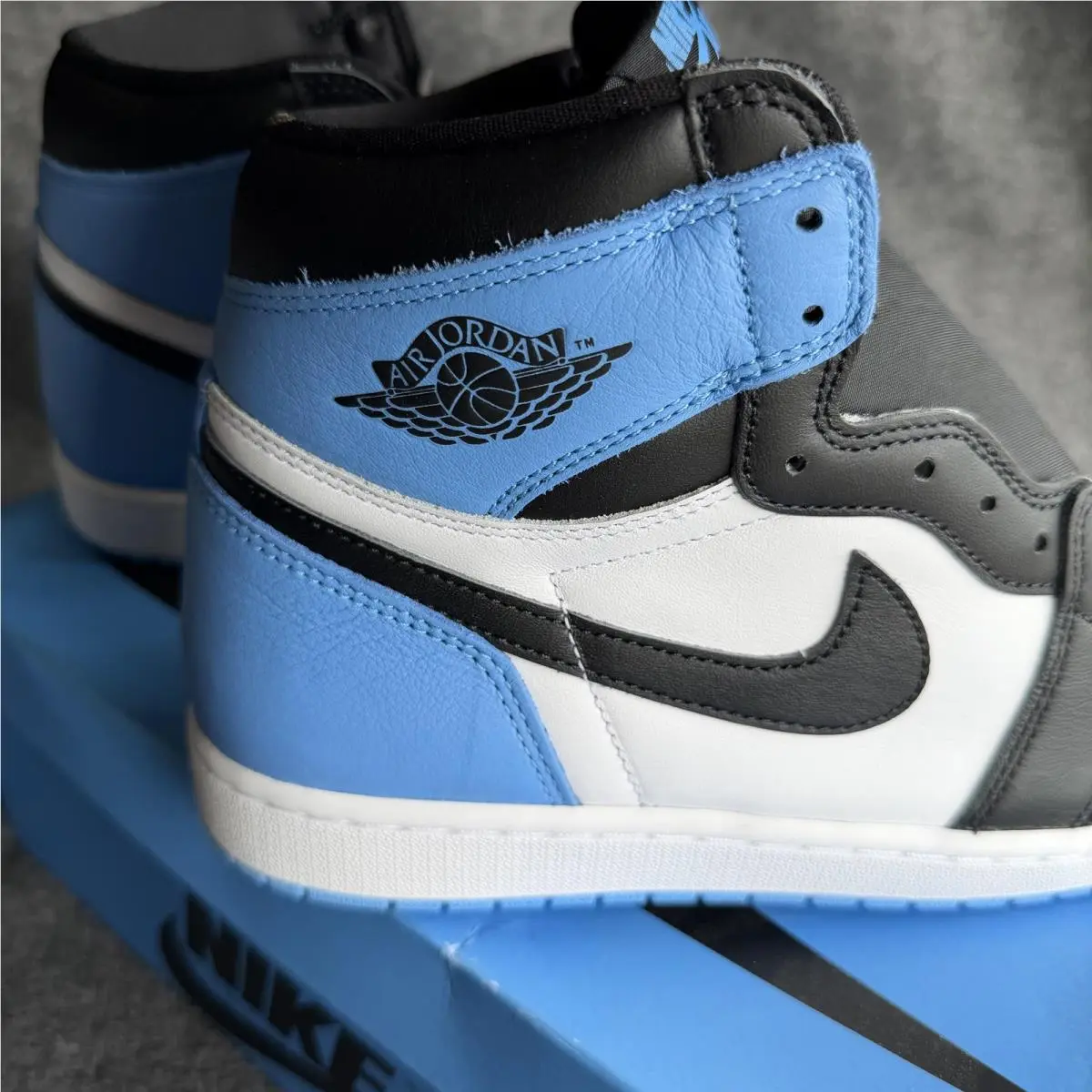 Nike shoes - Nike Air Jordan 1 Retro High OG - Blue 3