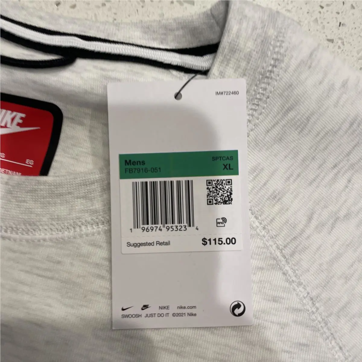 Nike clothing - White (UPC: 0196974928454) 0