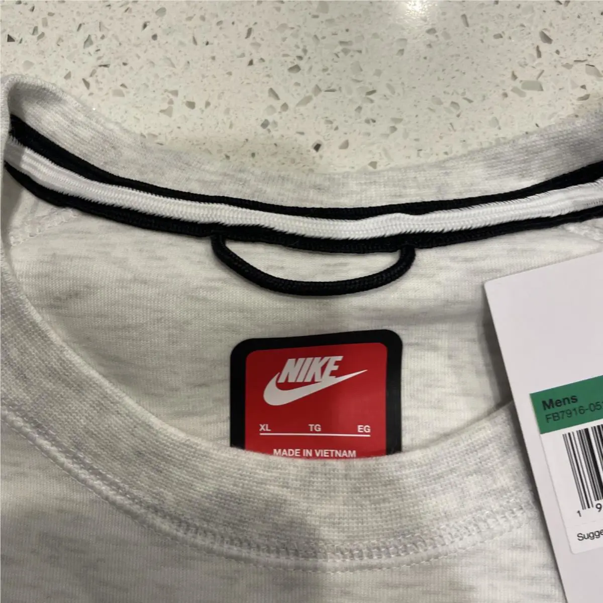 Nike clothing - White (UPC: 0196974928454) 1