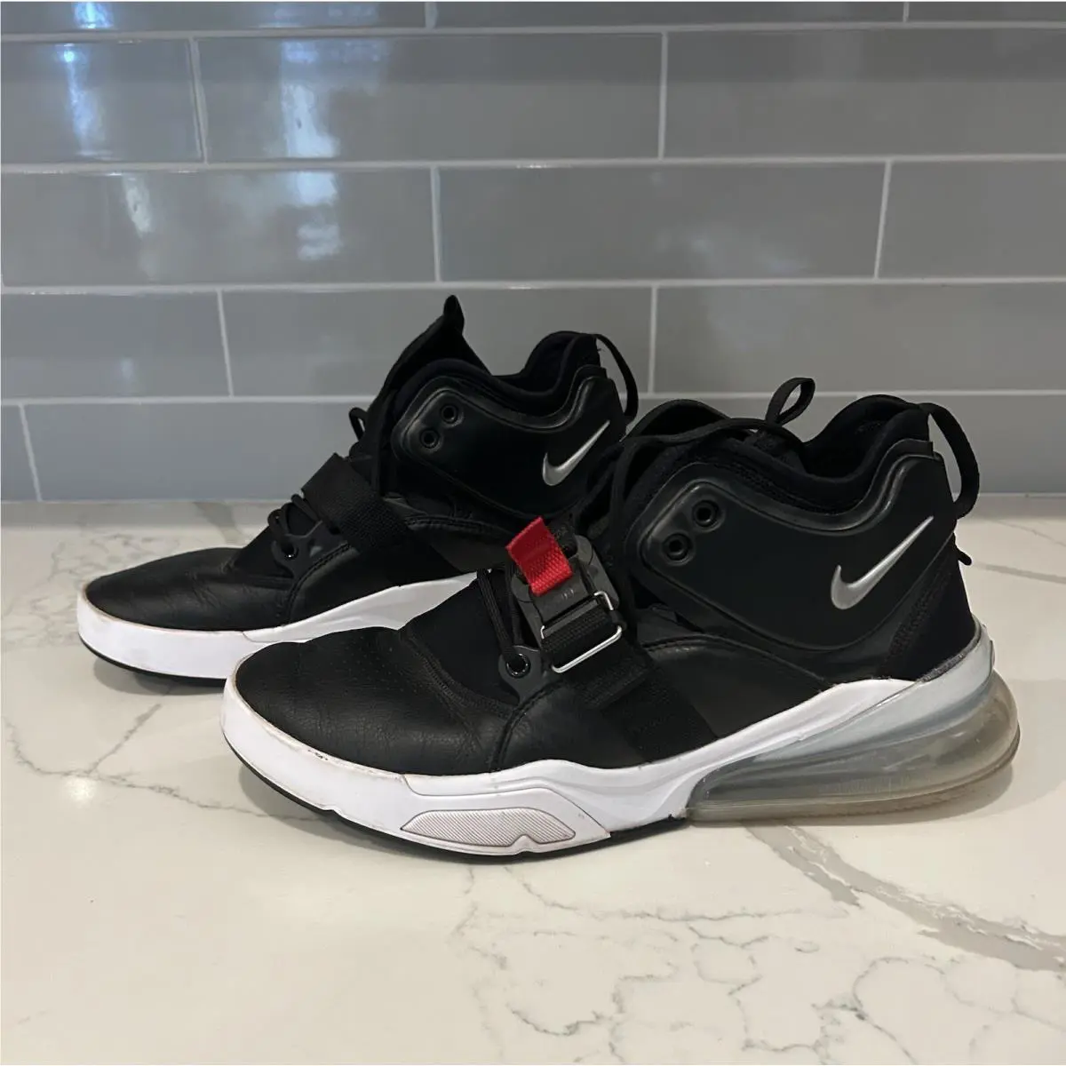 Nike Airforce 270 AH6772-001 Mens Size 10 Euc