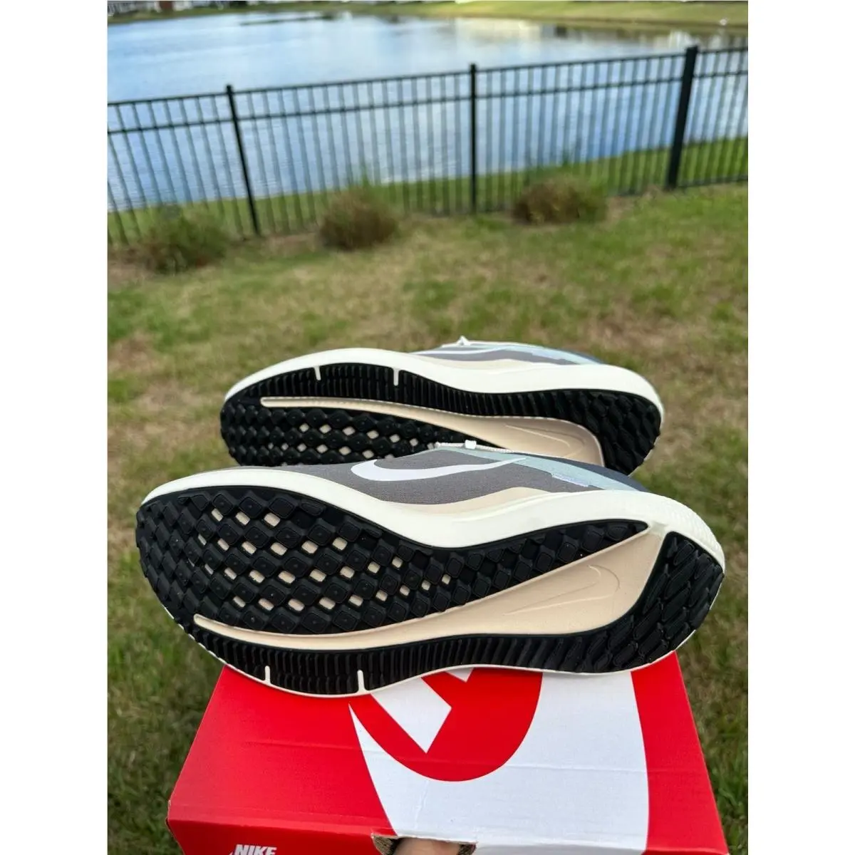 Nike shoes - Nike Essentialist - Essentialist - Gray 3