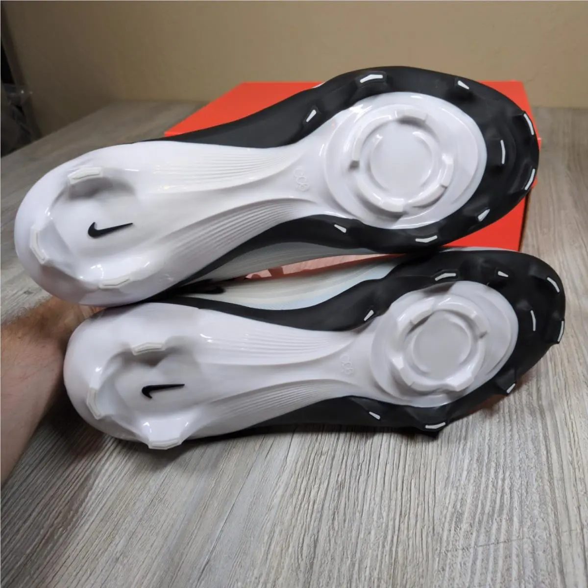 Nike shoes - White 4