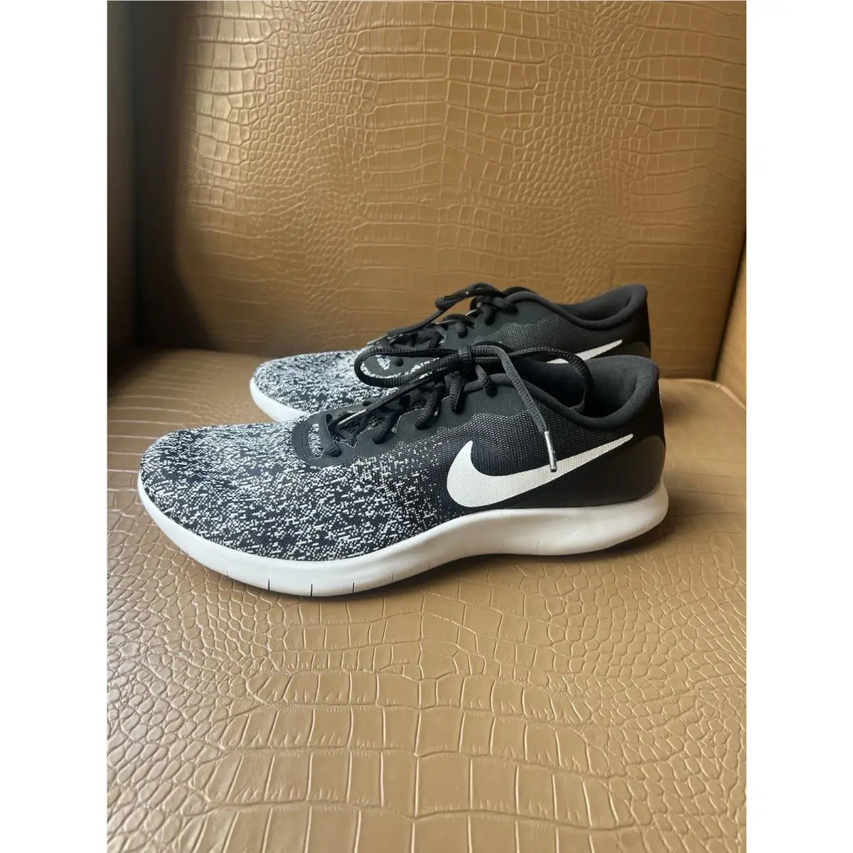 Nike Men`s Flex Contact Running Sneakers Shoe Size 9.5 Black and White