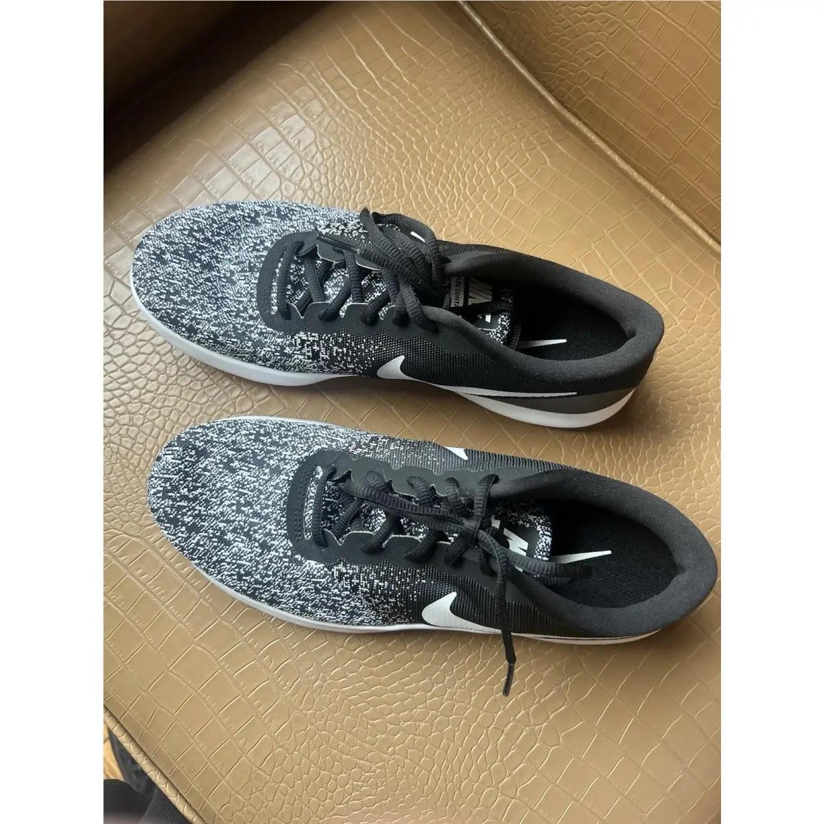 Nike shoes - Nike Flex Contact - Flex Contact - Black and White 1